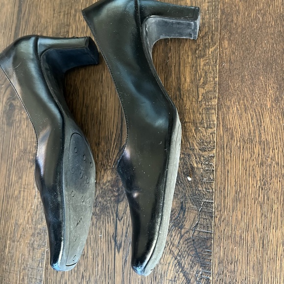 Chic Black Women's Heels - Picture 4 of 4